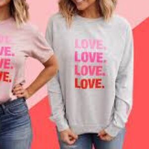🩷 431 medium love crewneck grey sweatshirt valentines espwa euc preloved